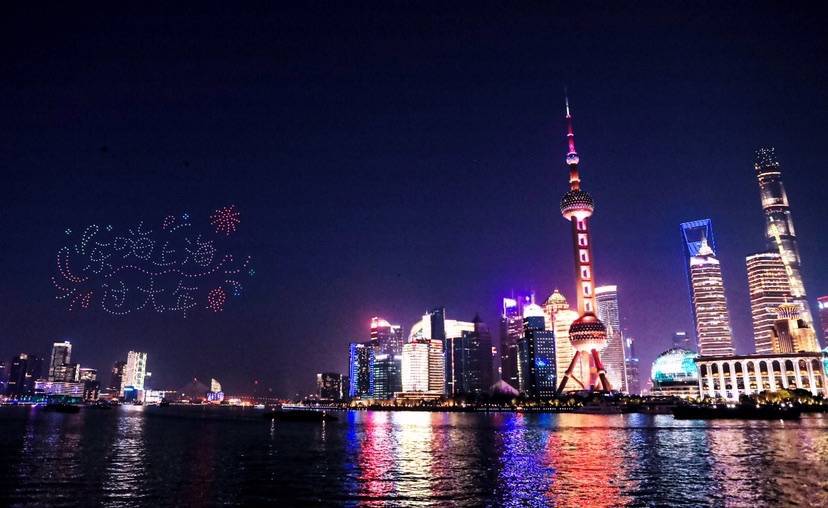 500架光影无人机“乐嗨上海”拜大年