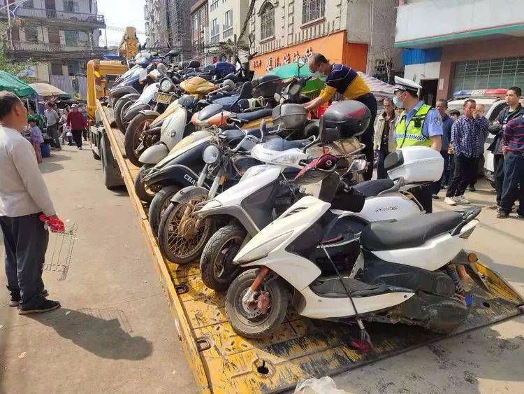 梧州交警8天扣了103辆"扰民"车!_摩托车