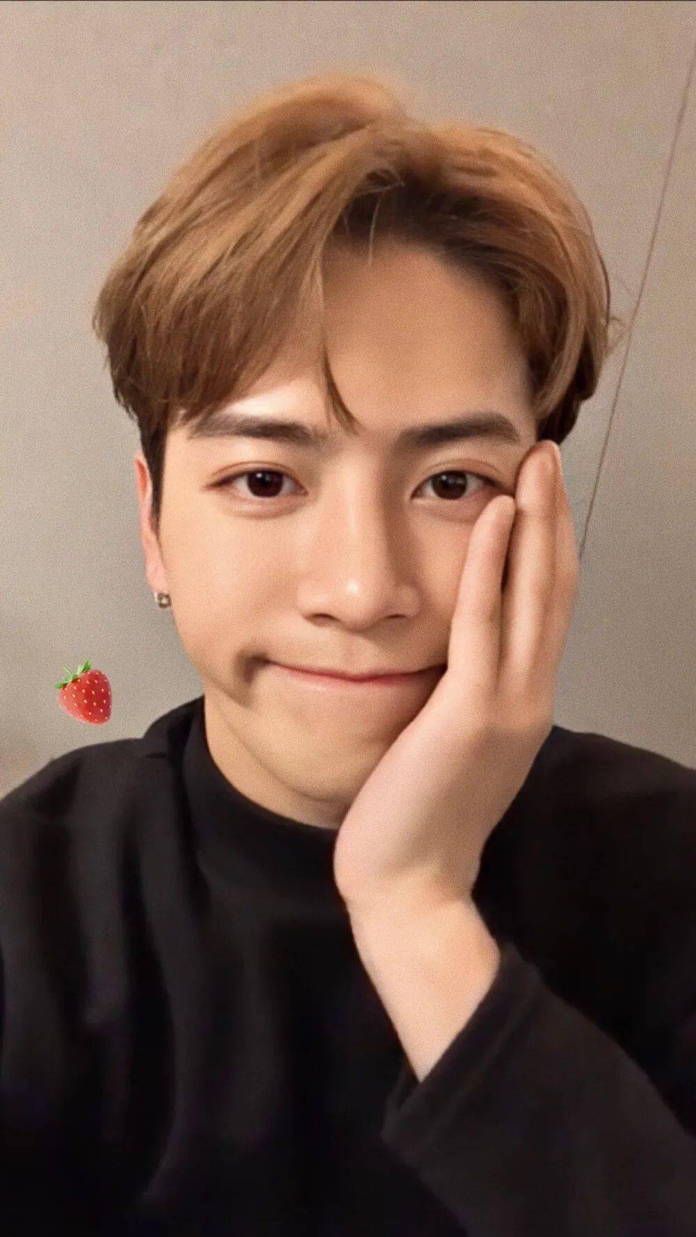 手机壁纸王嘉尔