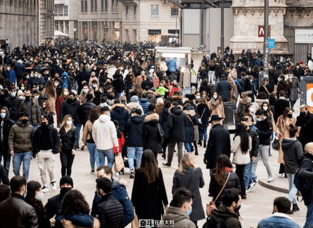 意大利周末各大城市人潮涌动卫生部长别玩火