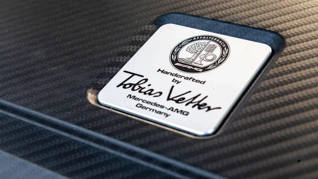 a45为什么是真正的amg,因为发动机有签名.