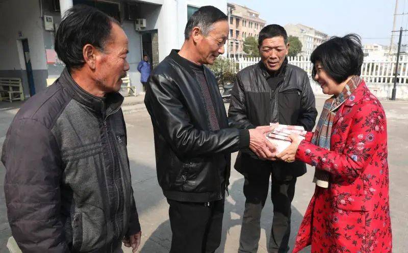 台州一企业给全村老人发红包15年累计120多万