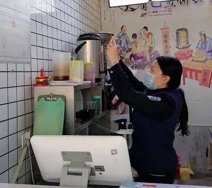 紧绷弦抓落实网格员多举措筑牢节前安全防线