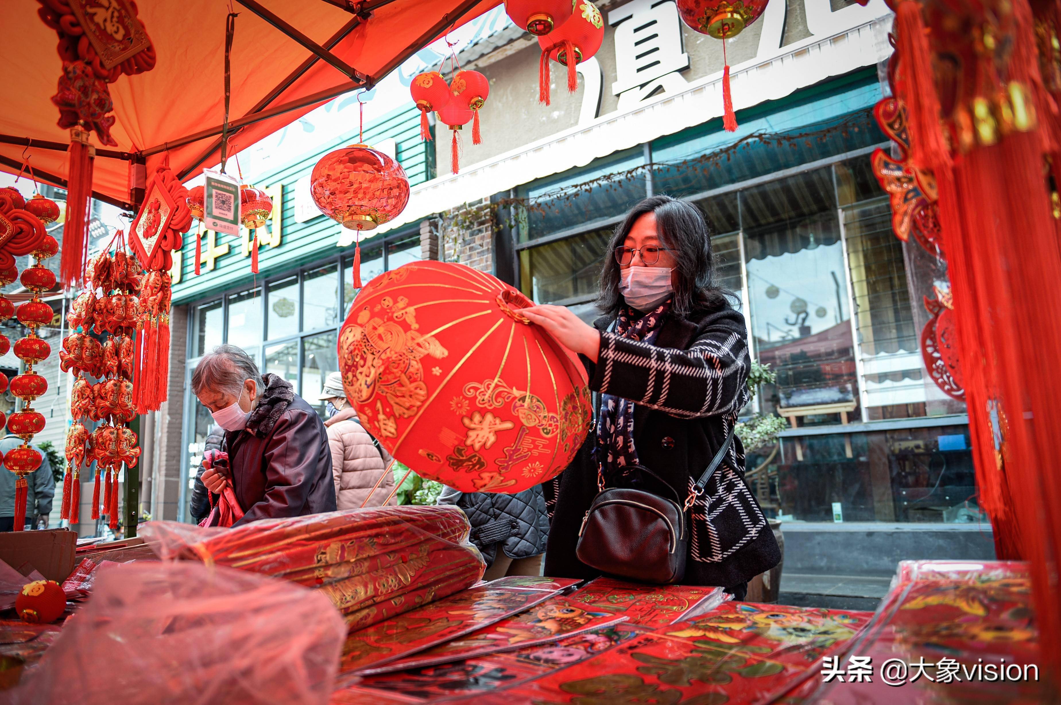 过新年赶乡街 买年货