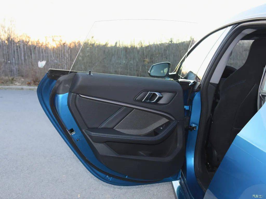 20多万买进口宝马,2.0t 四门无框车门,颜值真香预警!