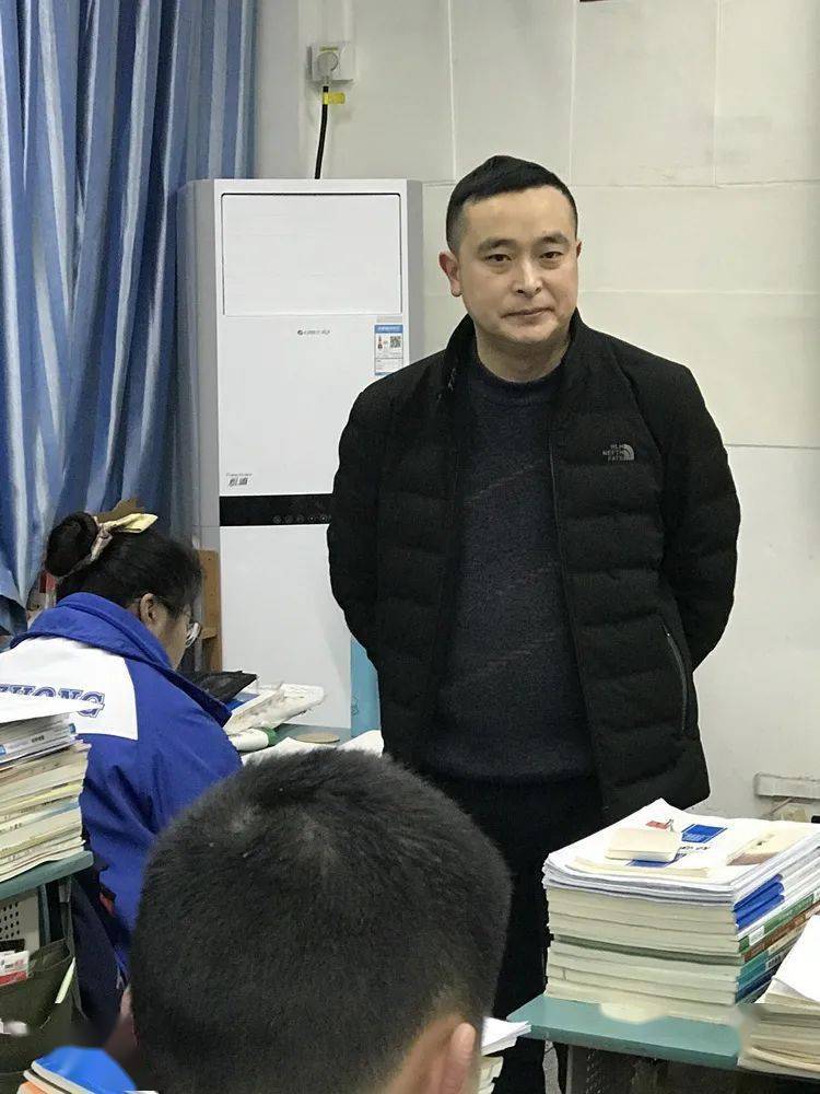 高中阶段最后一个假期,成都八中高三老师与你共战斗!