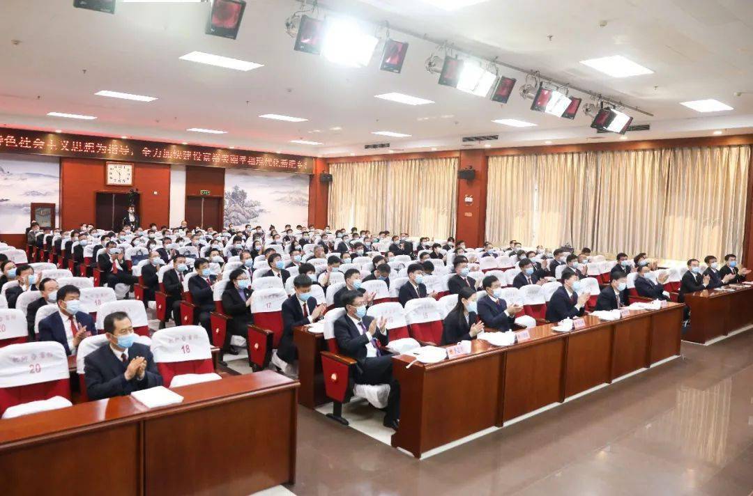 刘素芳全票当选为区人大常委会主任;颜学燕全票当选为区人大常委会副