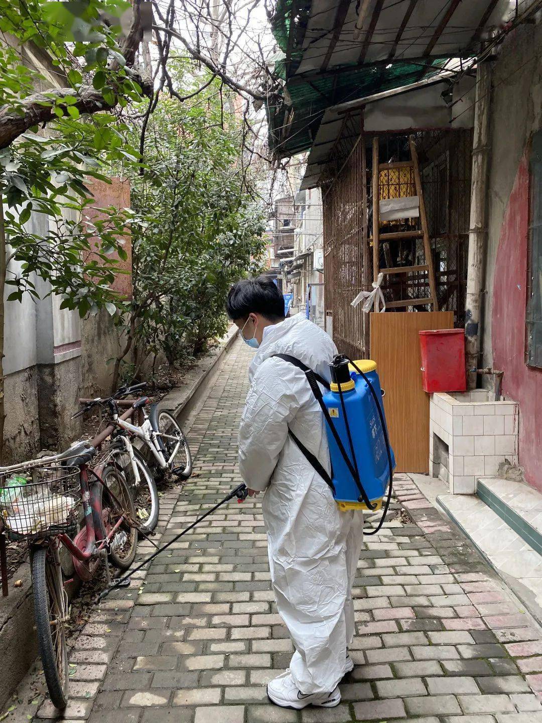 荆楚理工学院周子康在假期内主动向湖北省武汉市江岸区一元街道天津