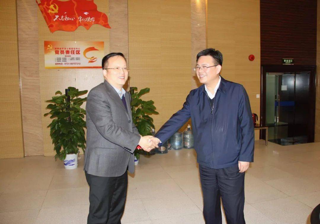 何海鹰督查省高速路网中心春运保畅工作