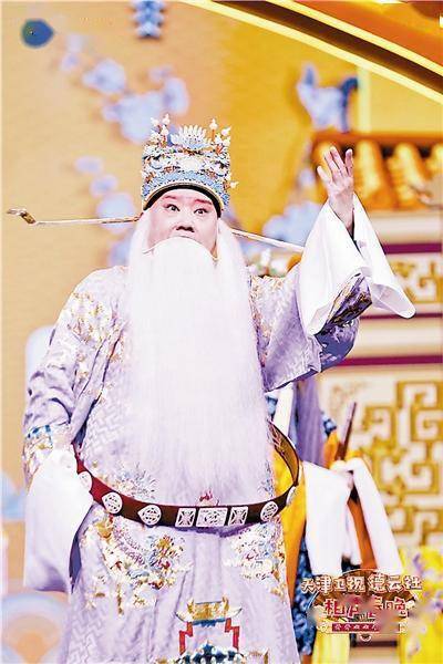 德云社相声春晚"点亮"天塔 郭德纲京剧造型曝光