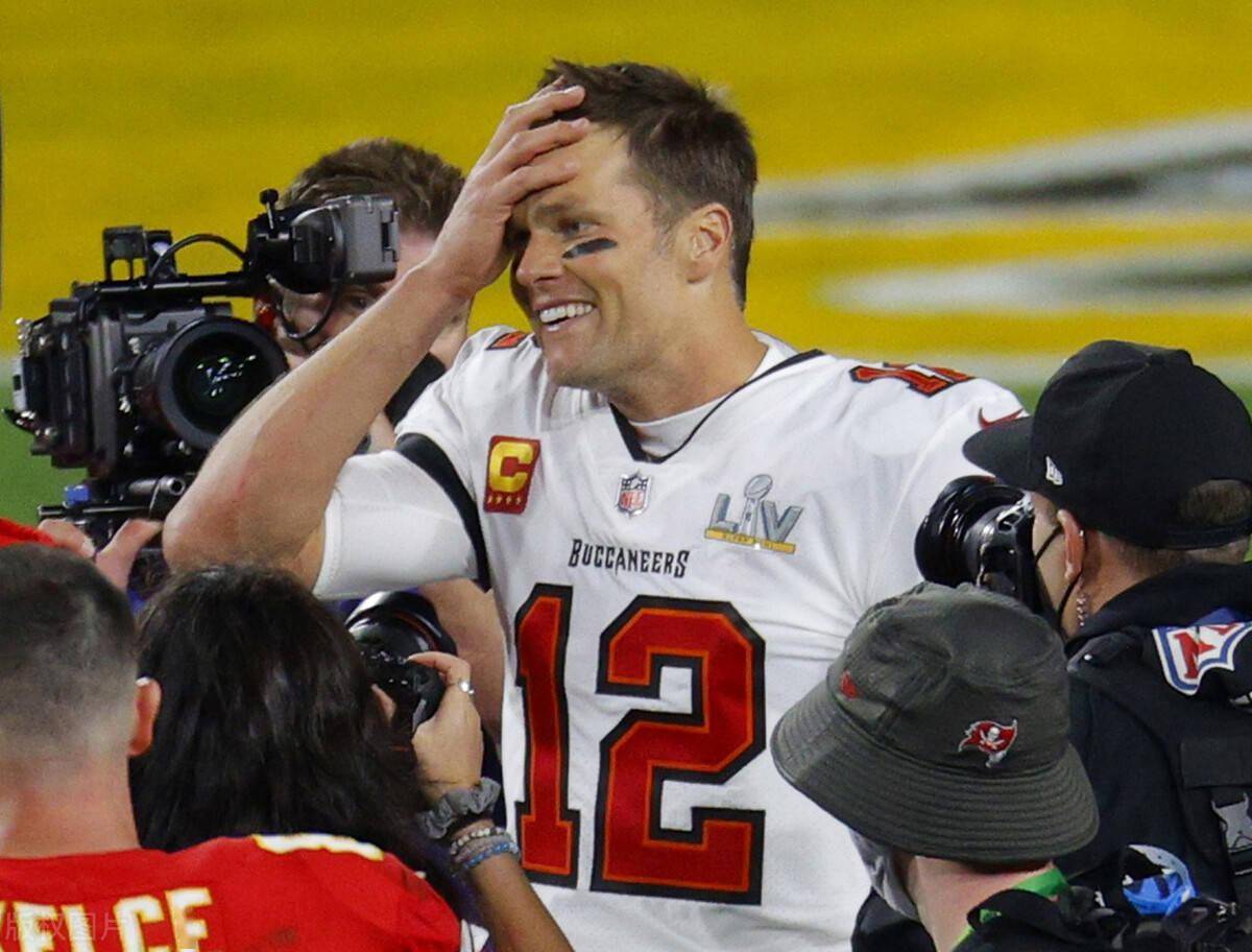 43岁再夺冠詹姆斯刷屏庆祝布雷迪7夺超级碗过气的goat