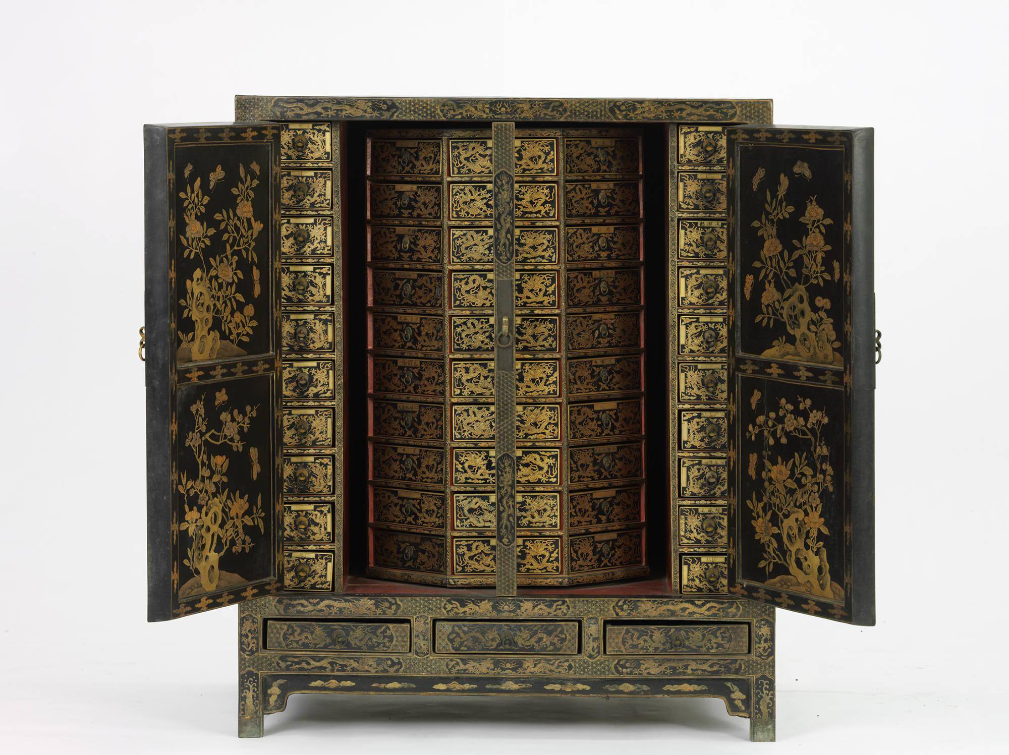 黑漆描金双龙药柜