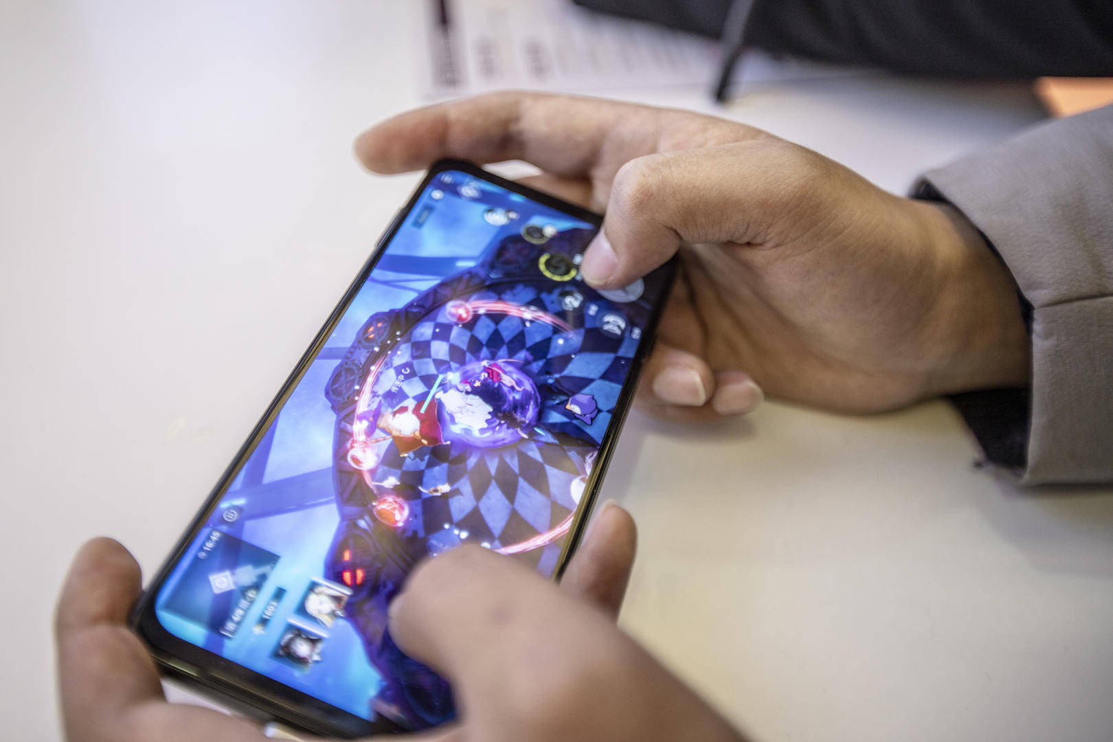 小伙通宵打手游致光敏性癫痫医生电子产品高频率光源刺激是真凶