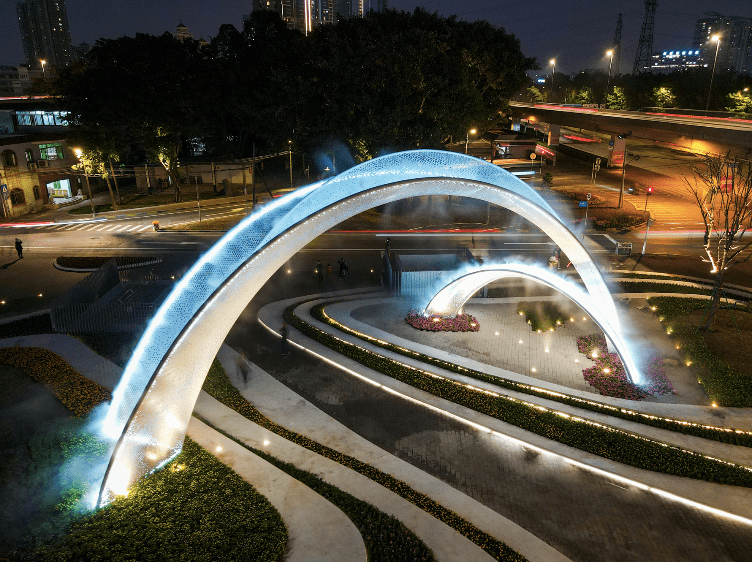 夜幕之下的"双桥烟雨·双兰汇心"谈到设计灵感,凯德集团表示:希望能