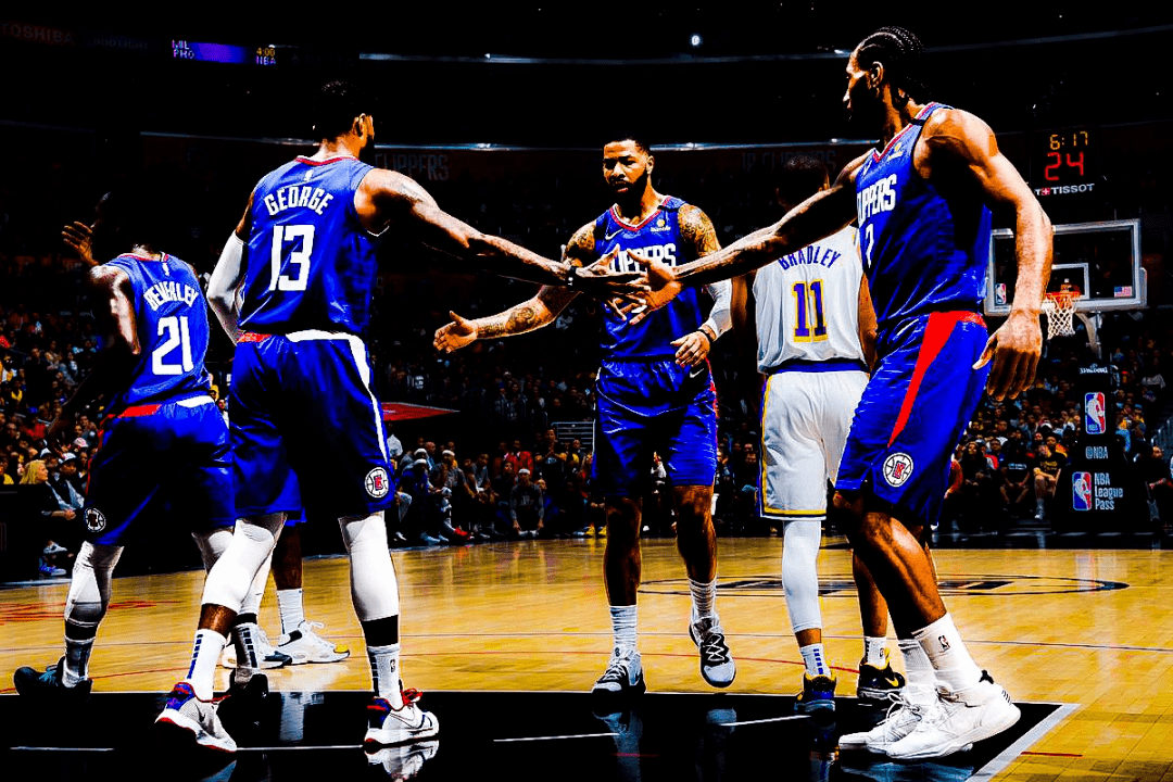 了,他们也必须把握住这个夺冠机会,因为当初他们为了凑齐这王牌双子星