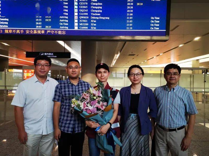        第二批援鄂人员:李杰,林慧第一批援鄂人员:张晓隆,项飞,胡丹红