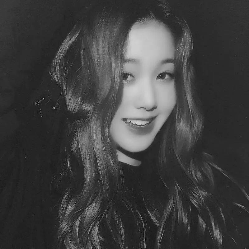 黑白头像温柔女生头像