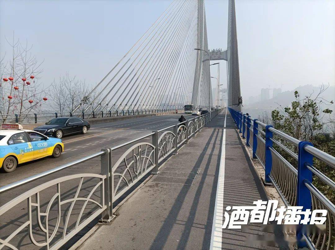 长江大桥人行道改造后