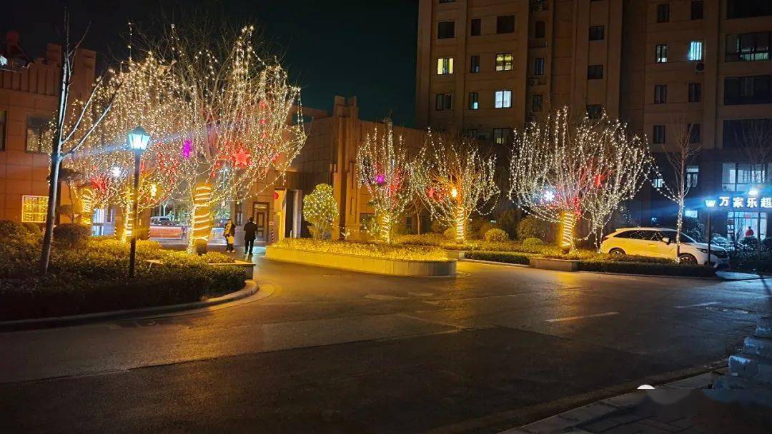 春节期间如何营造氛围,鹤壁市淇滨区物业企业很给力_小区