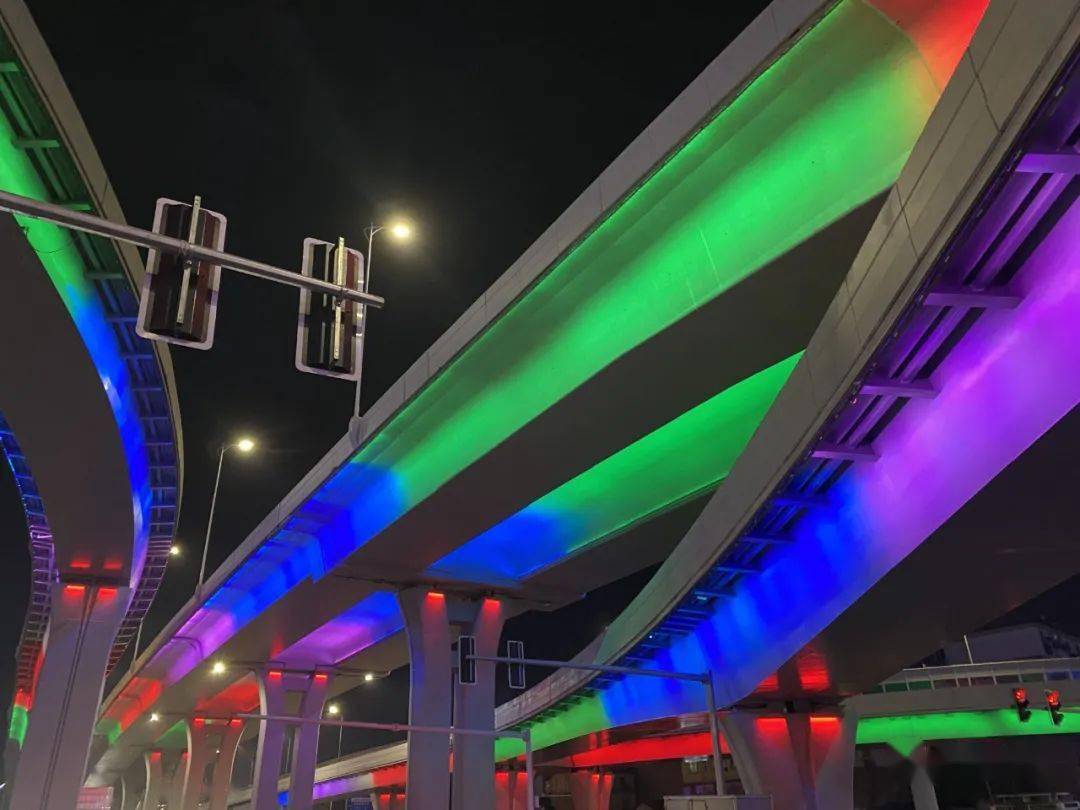 纯青的地步再到城市道路从一江两岸到八一广场南昌"造诣"颇深说到灯