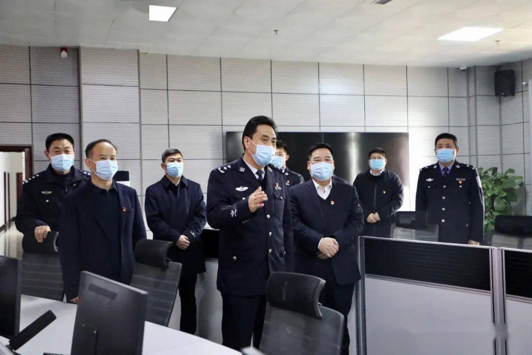 开封市副市长,市公安局局长马中虎深入我县看望慰问一线工作人员