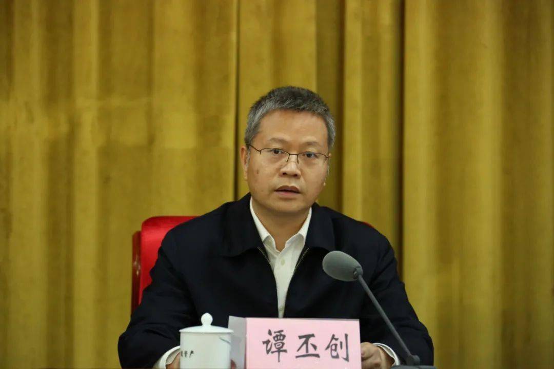 2月5日,  钦州市市长谭丕创在全市安全生产和消防工作暨第一季度防范