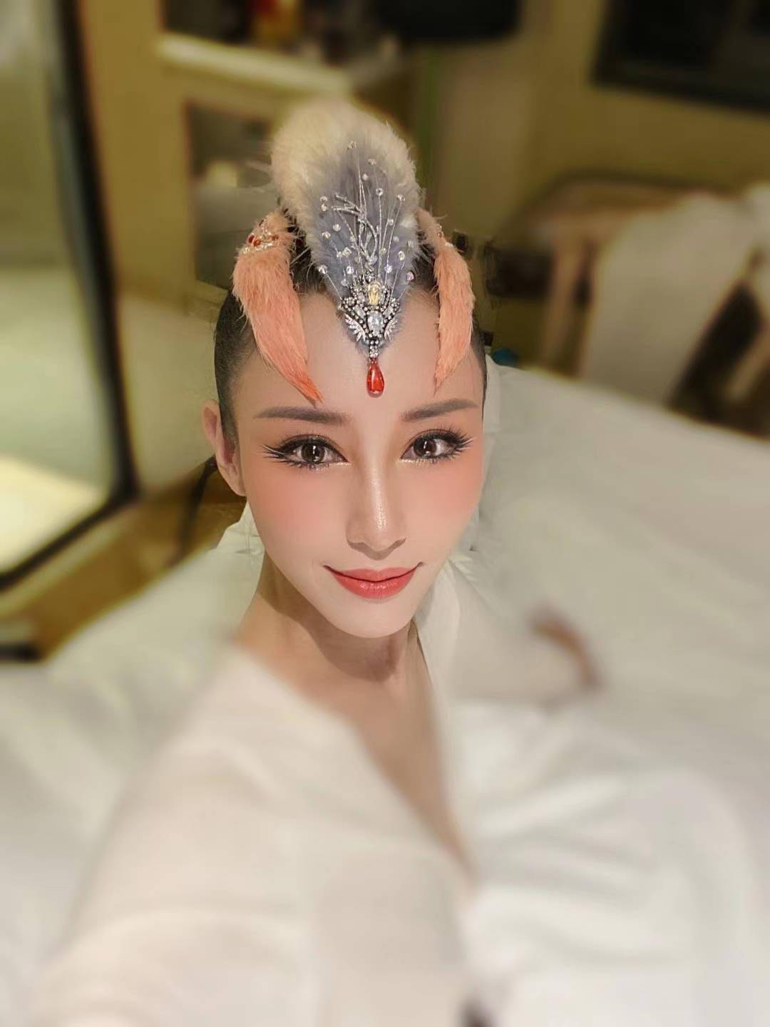 朱鹮太仙上海歌舞团再度惊艳春晚舞台鹮仙朱洁静向全国人民拜年啦