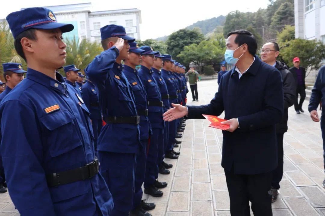 市政府副市长周国鸿代表市委,政府到我市重点工程建设项目