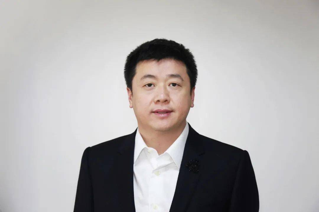 他是客家人，10万起家创业，如今身家270亿，公司市值超过千亿..._张学政