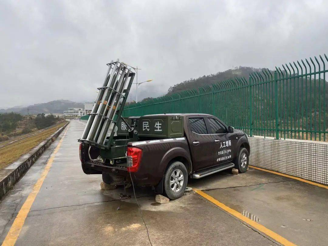 潮阳今天下雨,人工增雨现场视频.