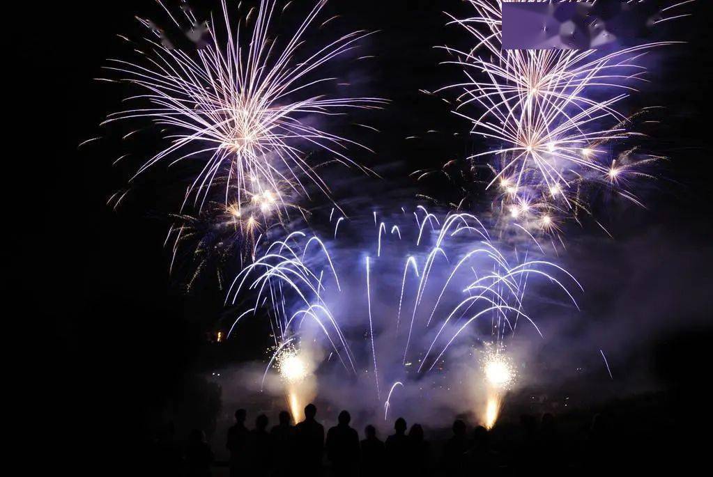 过年玩的小型烟花 bd91e0d2d9cb4b18bf48ba6ce5eb4045.jpeg