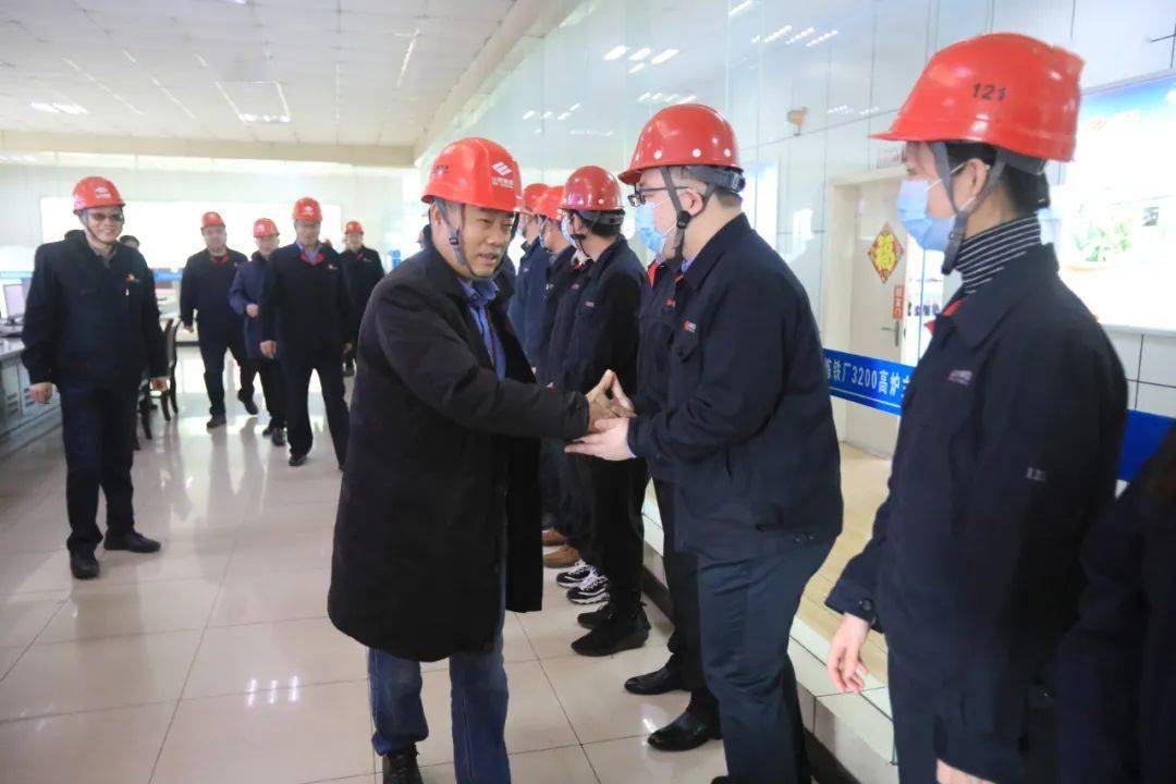 莱芜分公司副总经理王子金先后到莱芜分公司炼铁厂银前5号高炉,型钢