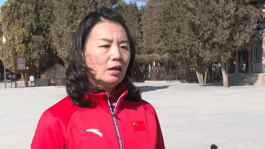 国家越野滑雪集训队领队张蓓:这次带队来到会宁,主要是想通过长征精神