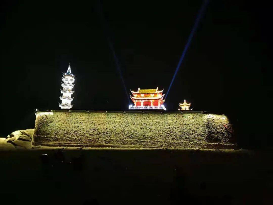 落星墩夜景美翻了!还不快去看看 !_画卷