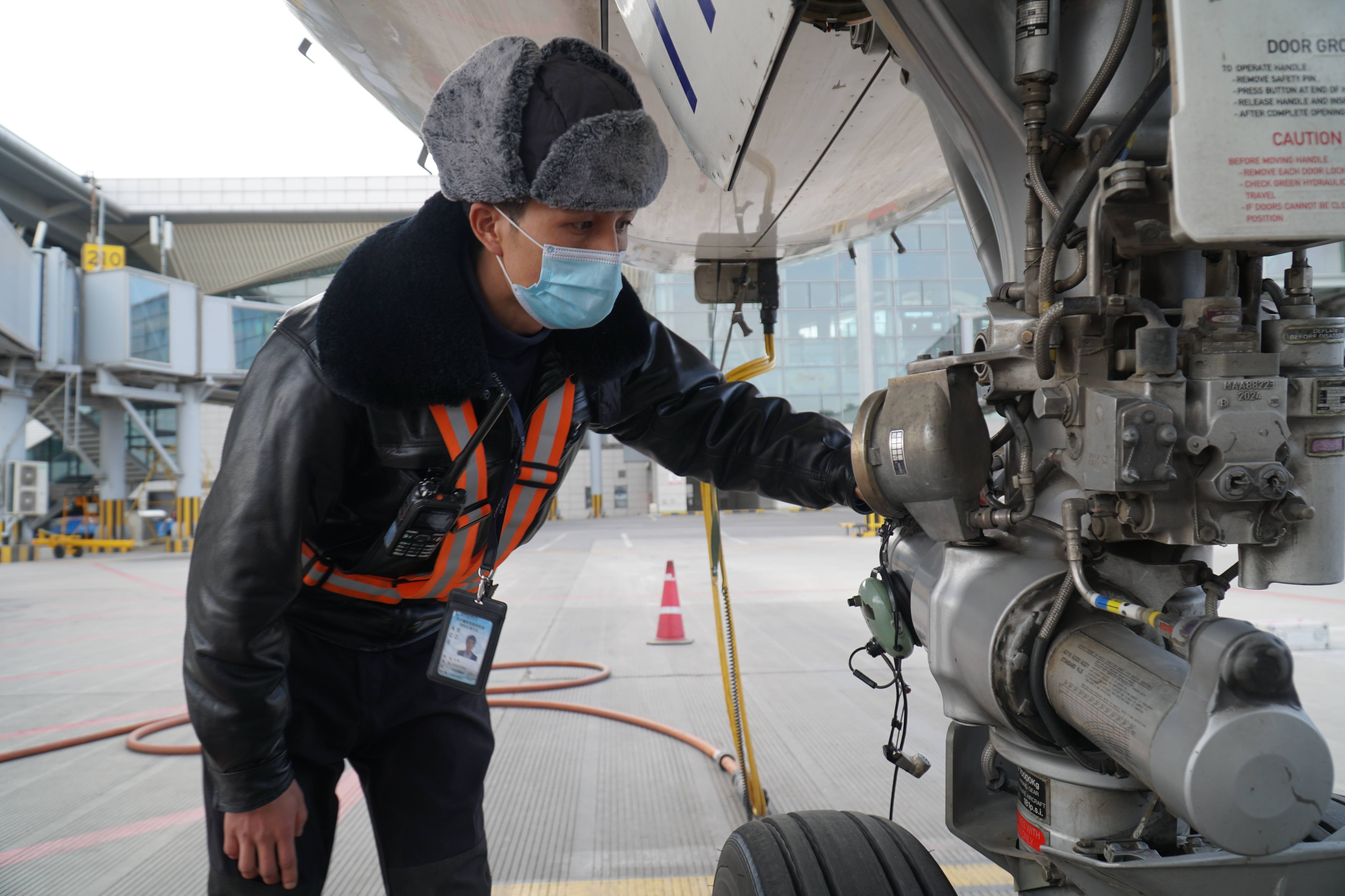 机场的"幕后英雄"——高原机场机务师的春节坚守