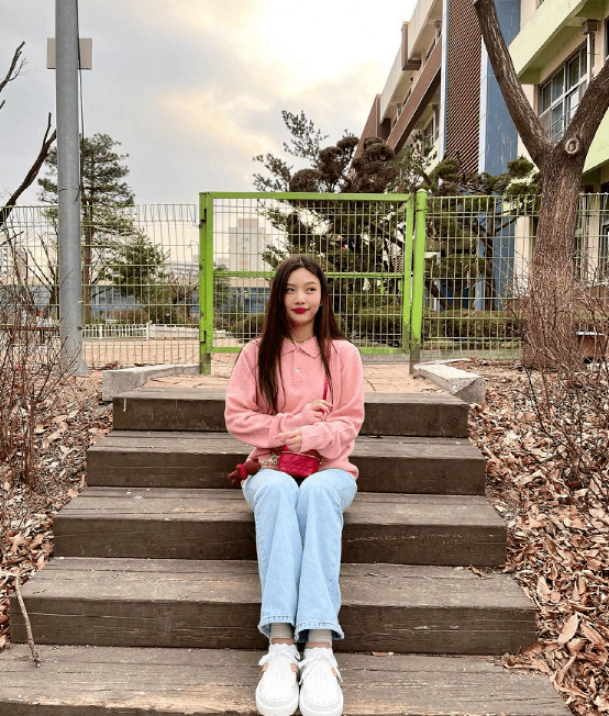 joy更新私照,苹果绿针织衫甜美元气,蜜桃粉针织衫粉嫩甜蜜