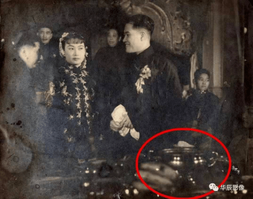 喜 银 新春 二 民国张石川赠胡蝶结婚绵绵瓜瓞银杯 银器