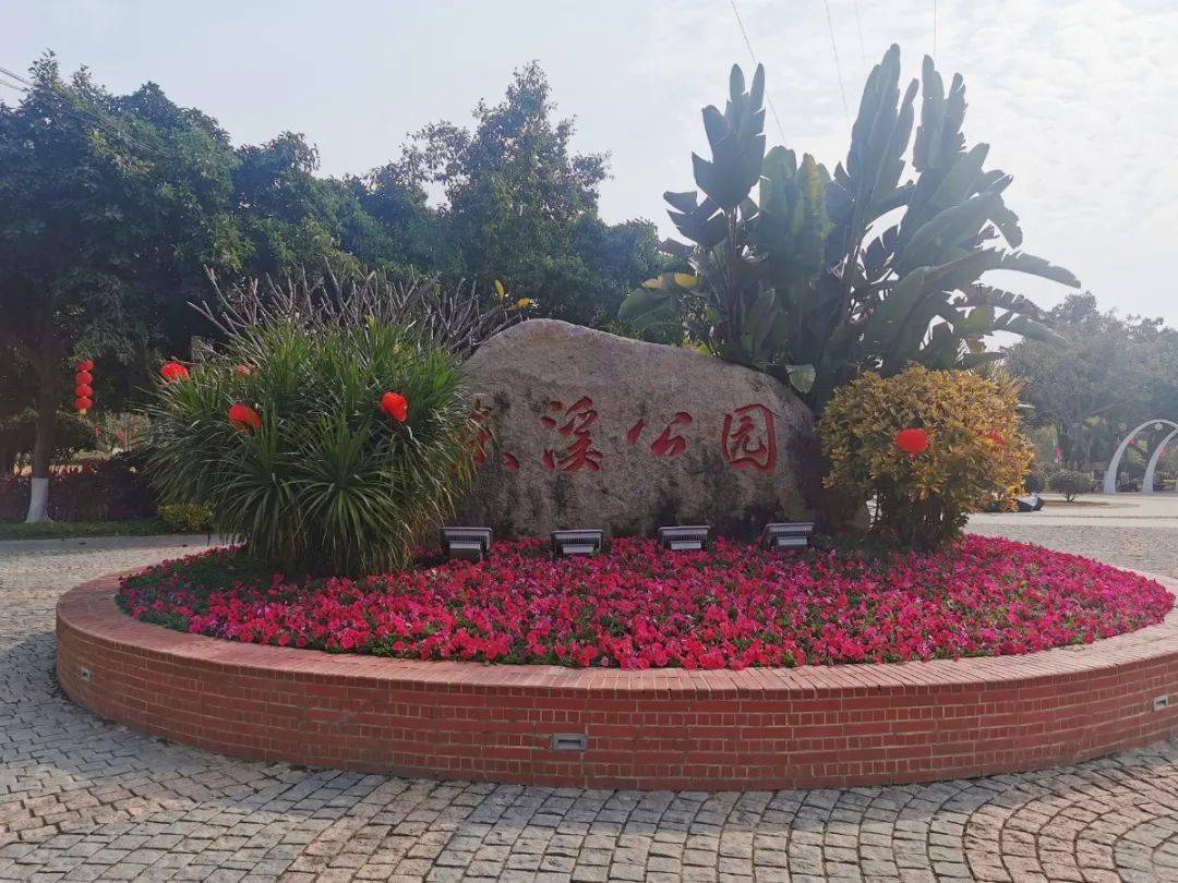 漫步同安你会发现公园,风景名胜,街头绿地等已悄然装扮一新银城春节更