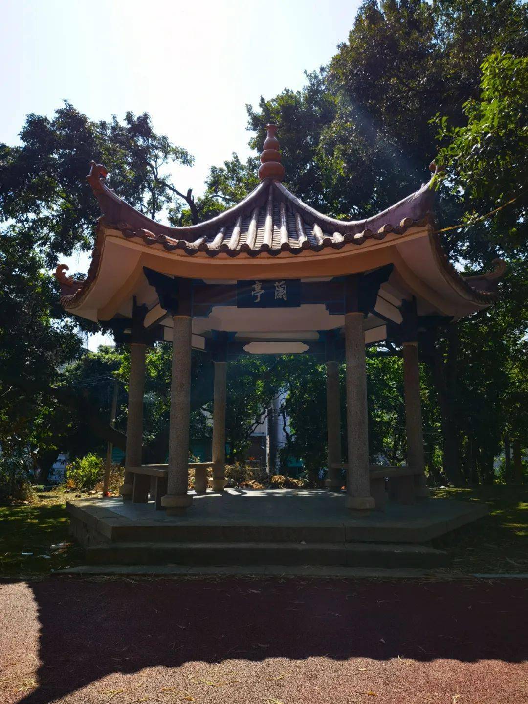 百花村公园位于漳州高新区九湖镇东北部的长福村,占地50亩,建设有篮球