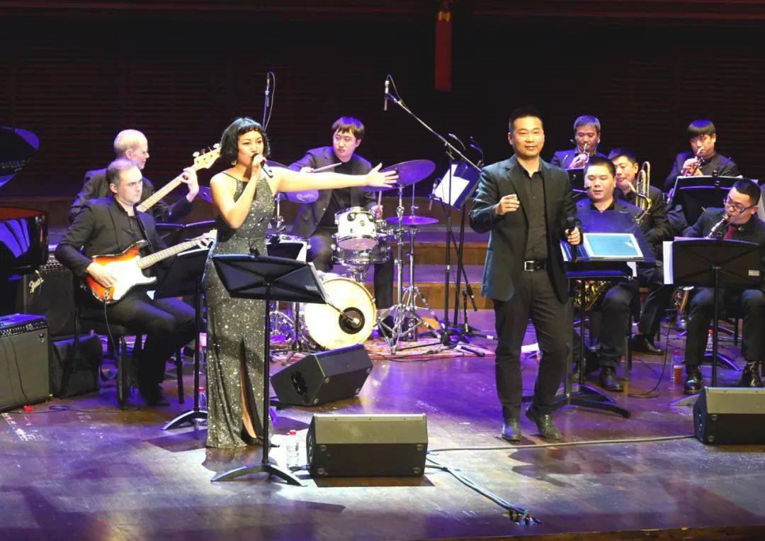 为鹏城的市民带来别样的浪漫上演"爵士音乐"盛宴中国顶级爵士乐队jz
