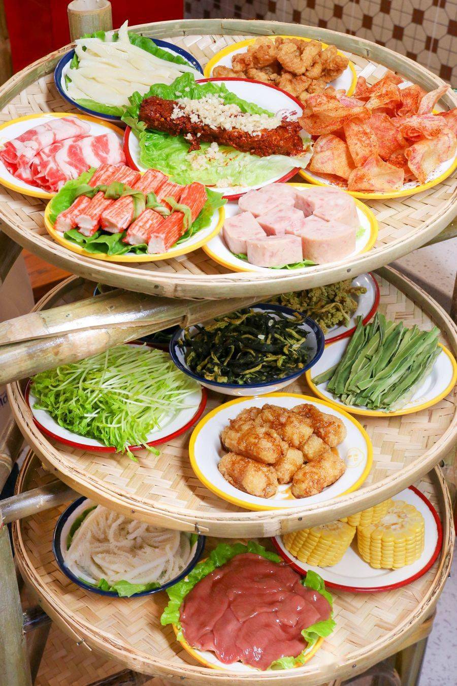 春节通用陈艳红市井火锅42折三拼锅底15道菜嫩牛肉虾滑肥牛