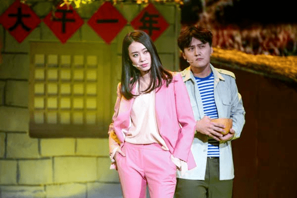 2022春晚小品贾玲张小斐回放 f733649e2c9c4761b81f35cab60ef144.png