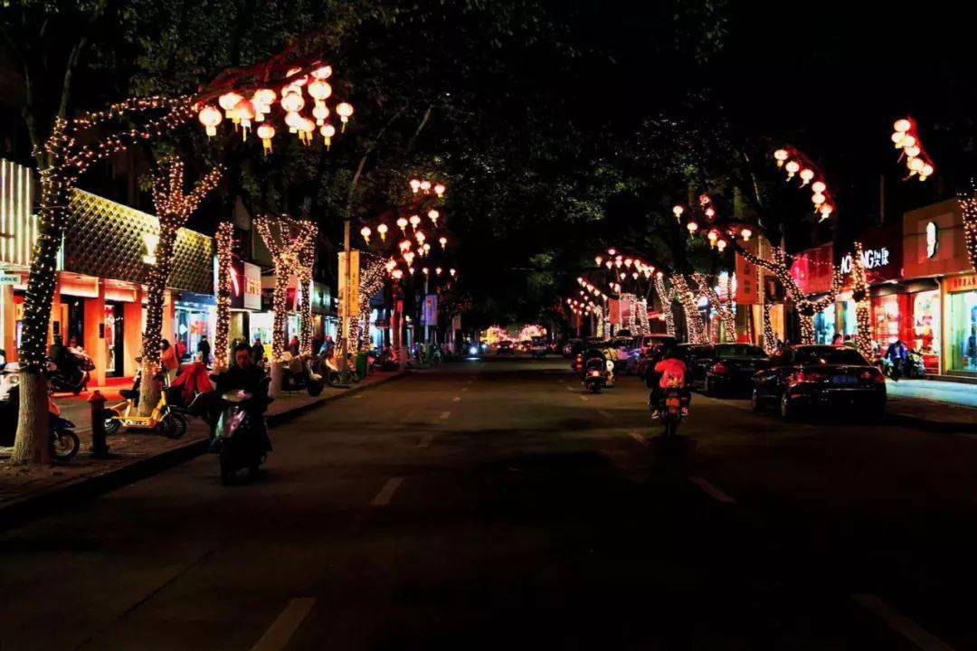 天台网红街灯火璀璨处就是我们的家乡