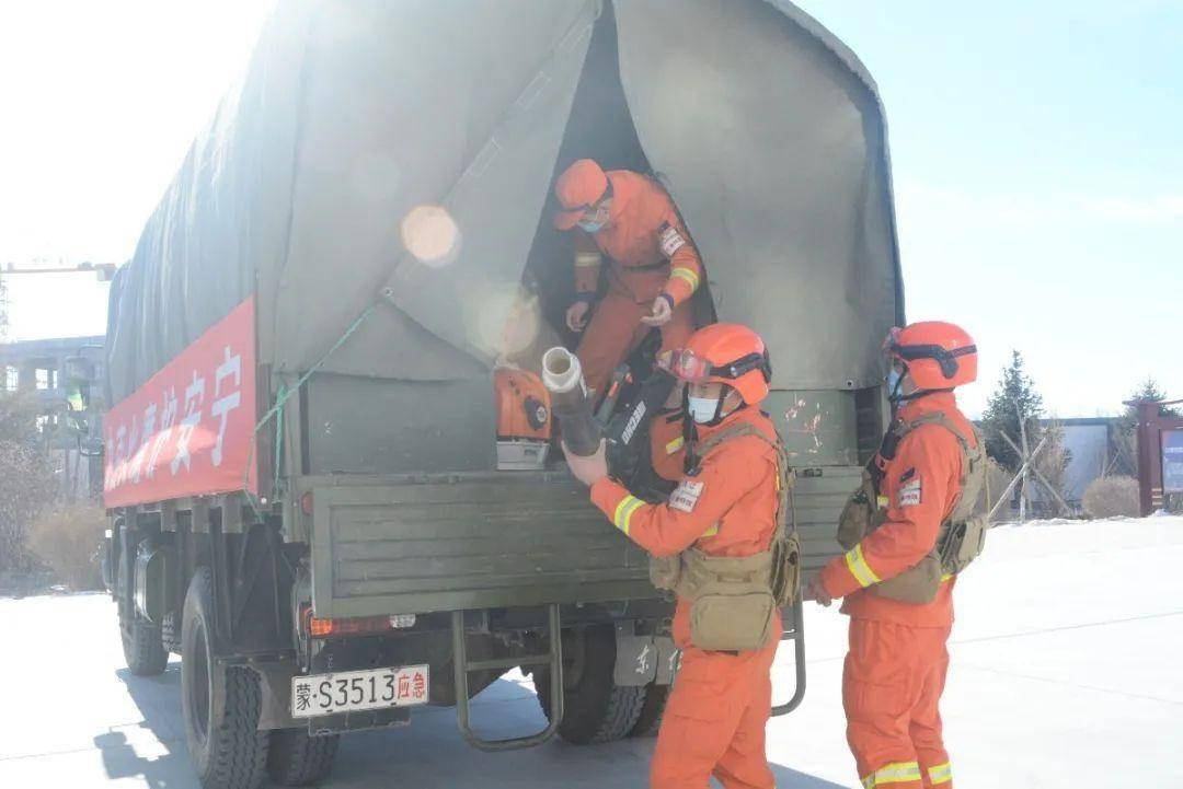 通辽支队扎鲁特旗大队二中队 严密组织春节期间灭火救援拉动演练