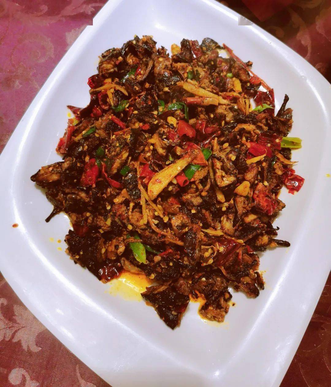 辣椒炒老鼠干06社会1901辛东芳大年三十,忙碌的大人们都停下了脚步