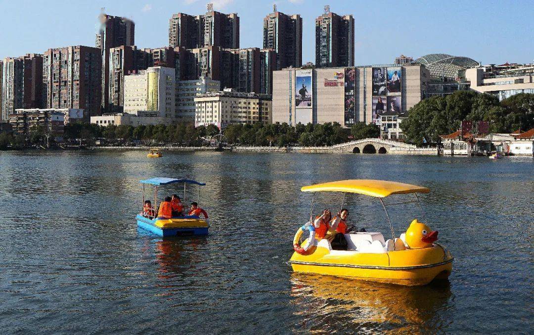 北湖公园划船北湖公园,木子岭,南岭植物园走一走万华岩,四清湖,仙岭