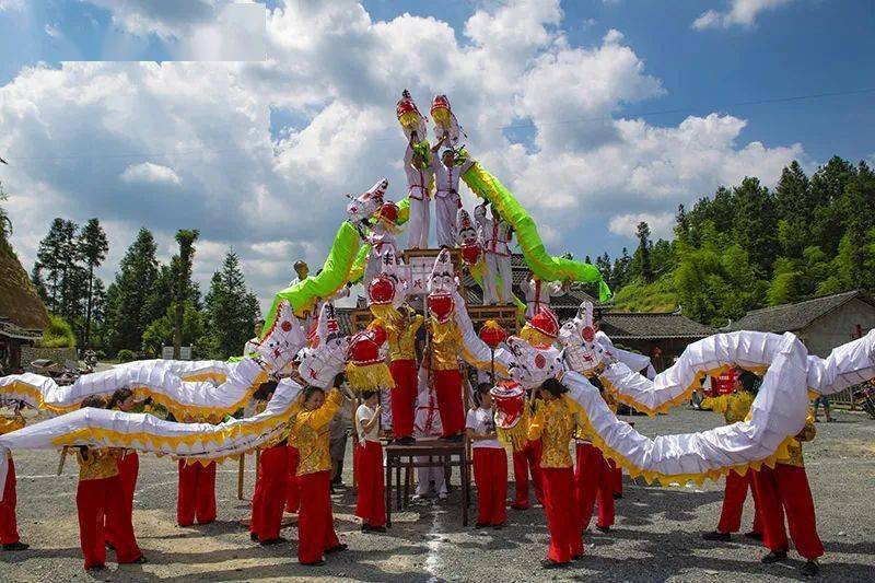 蚕灯舞姿婀娜促进文旅融合