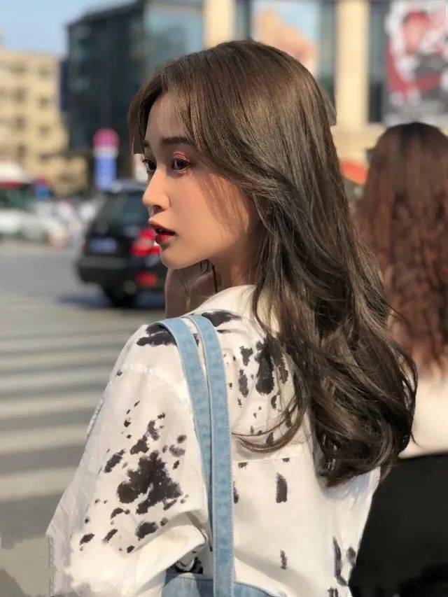 一个黄头发红嘴唇的女人猜一成语_一幅简笔画猜一个成语