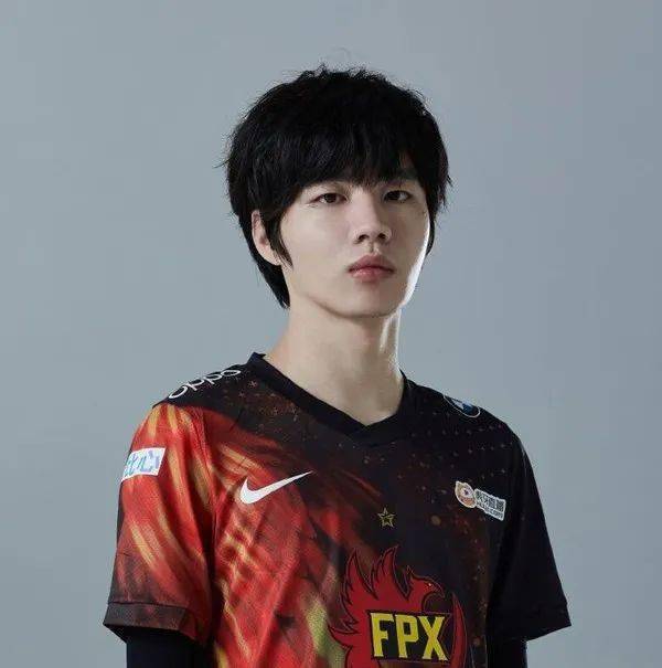 辅助排行榜_网友自制“辅助排行榜”,两个冠军辅助的差距犹如天蛰