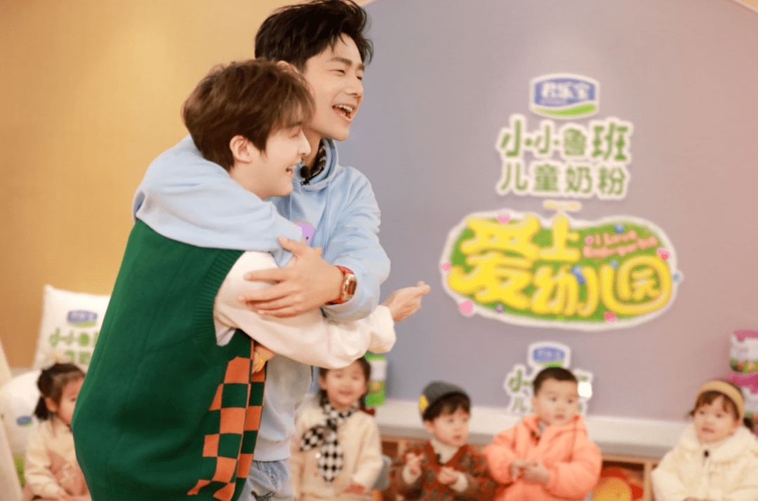 爱上幼儿园63岁孩子有多暖萌娃友谊糖磕着真甜
